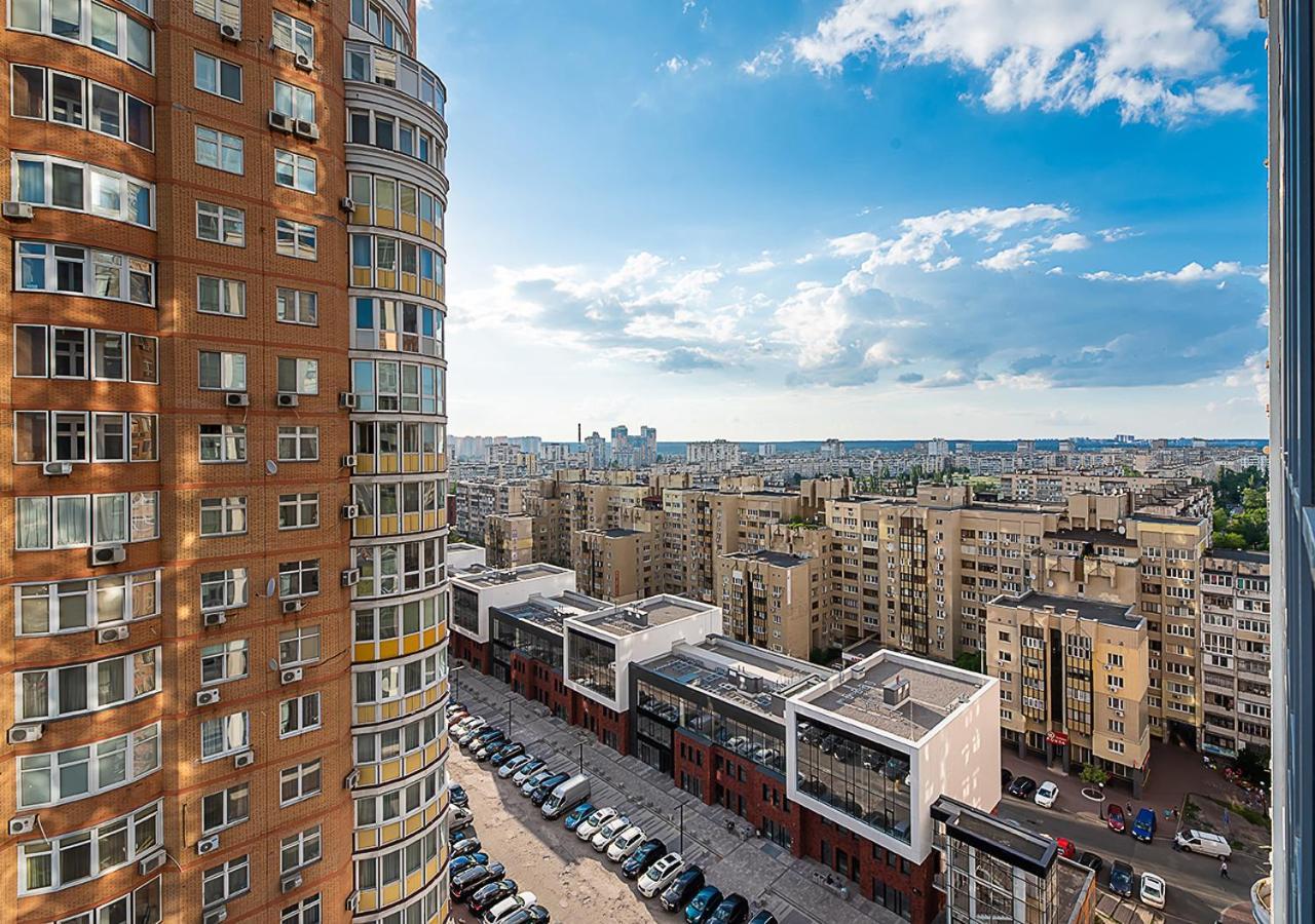 Smart Plaza Obolon: Designer Near Minska Metro Kyiv