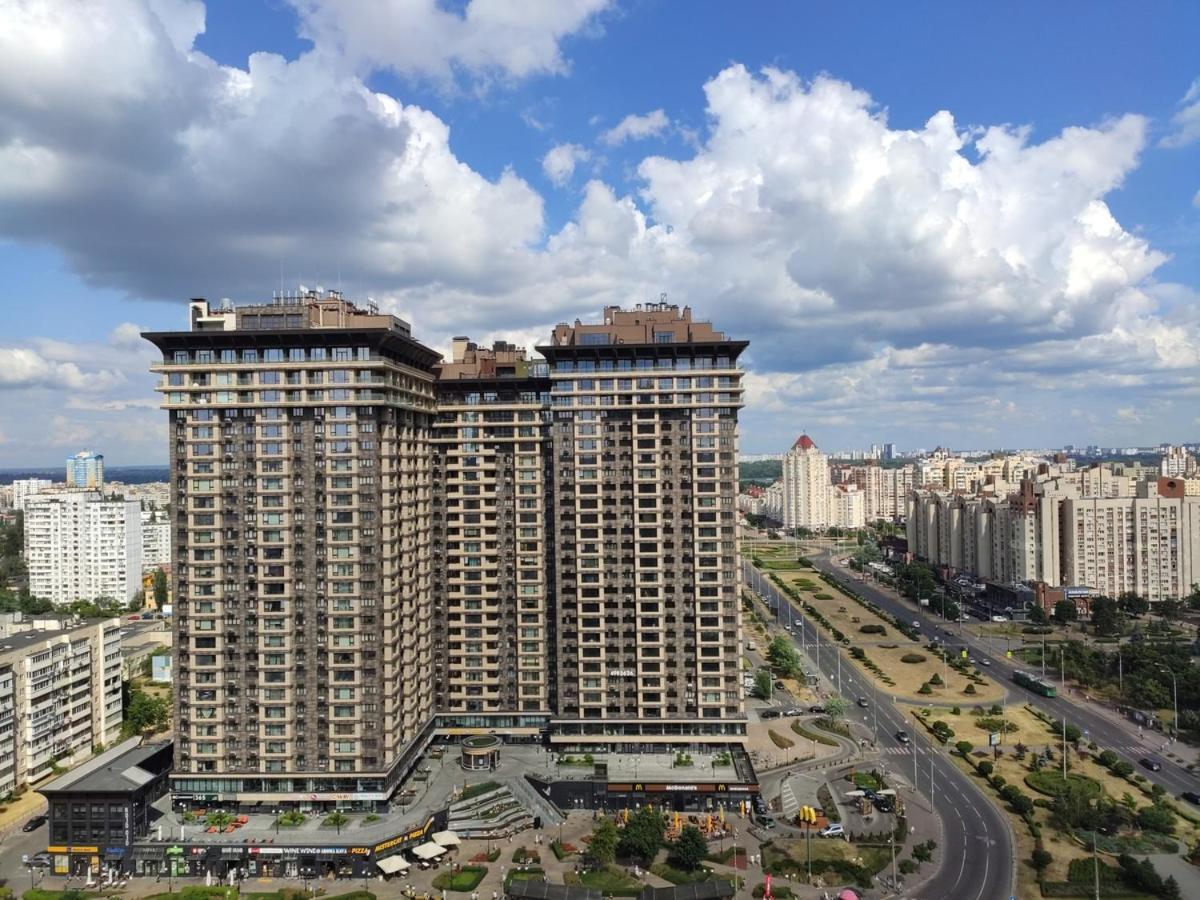 Smart Plaza Obolon: Designer Near Minska Metro * Kyiv