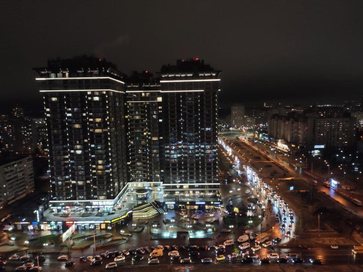 Apartment Smart Plaza Obolon: Designer Near Minska Metro