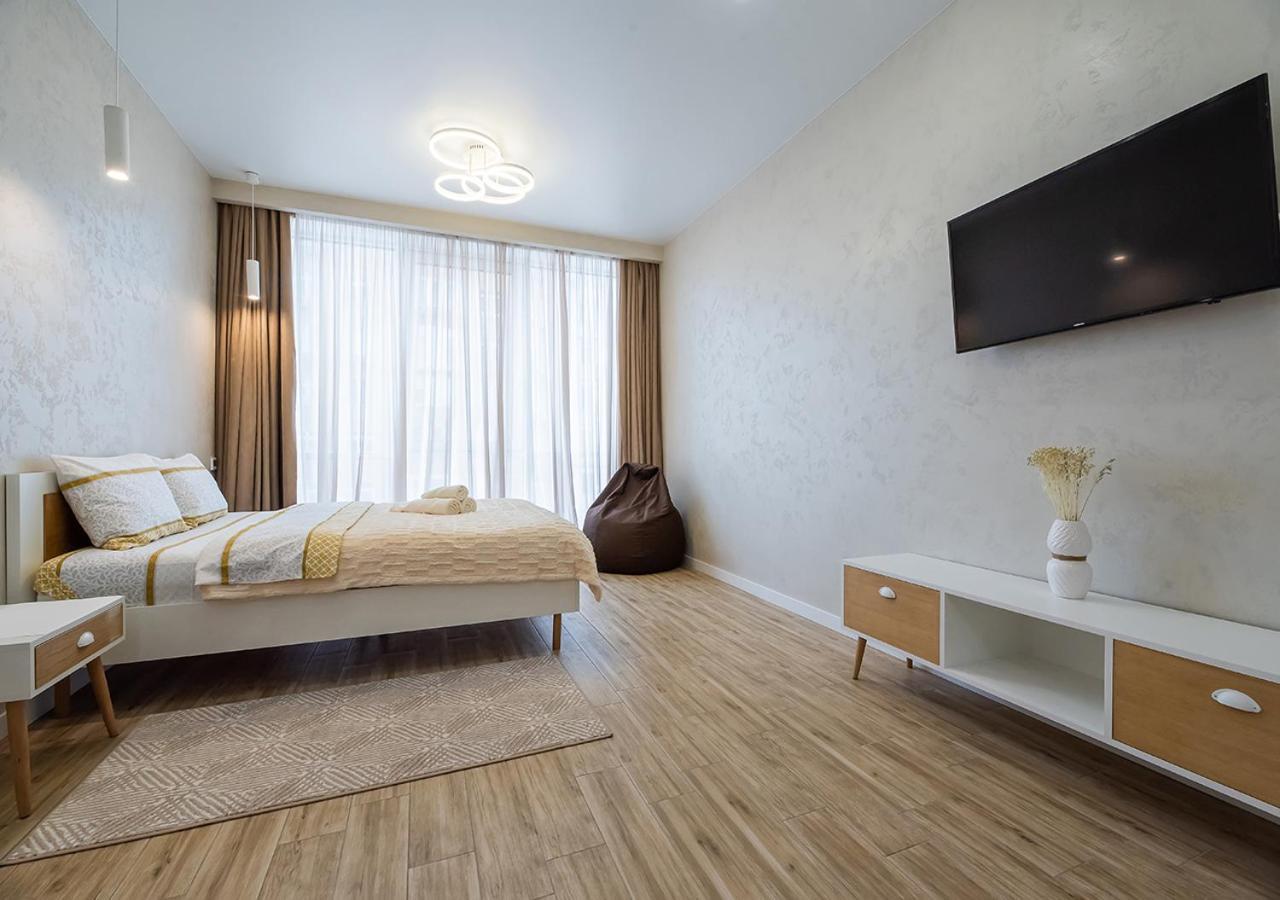 Smart Plaza Obolon: Designer Near Minska Metro Kyiv