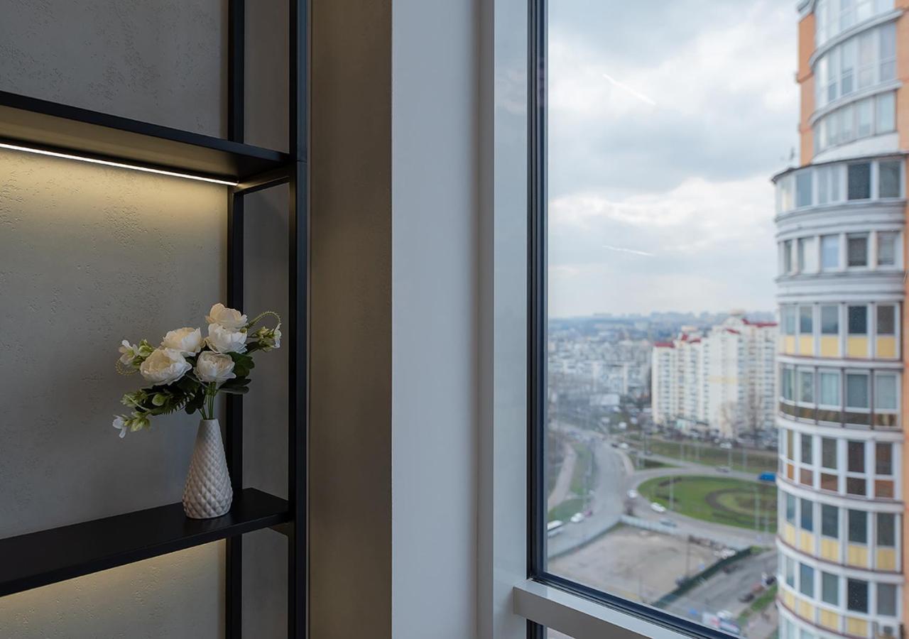 Smart Plaza Obolon: Designer Near Minska Metro Apartment
