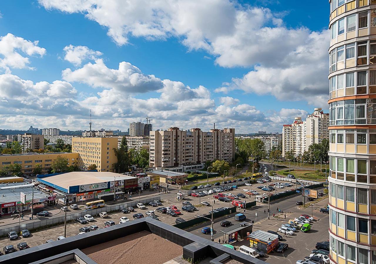 Smart Plaza Obolon: Designer Near Minska Metro Apartment Kyiv